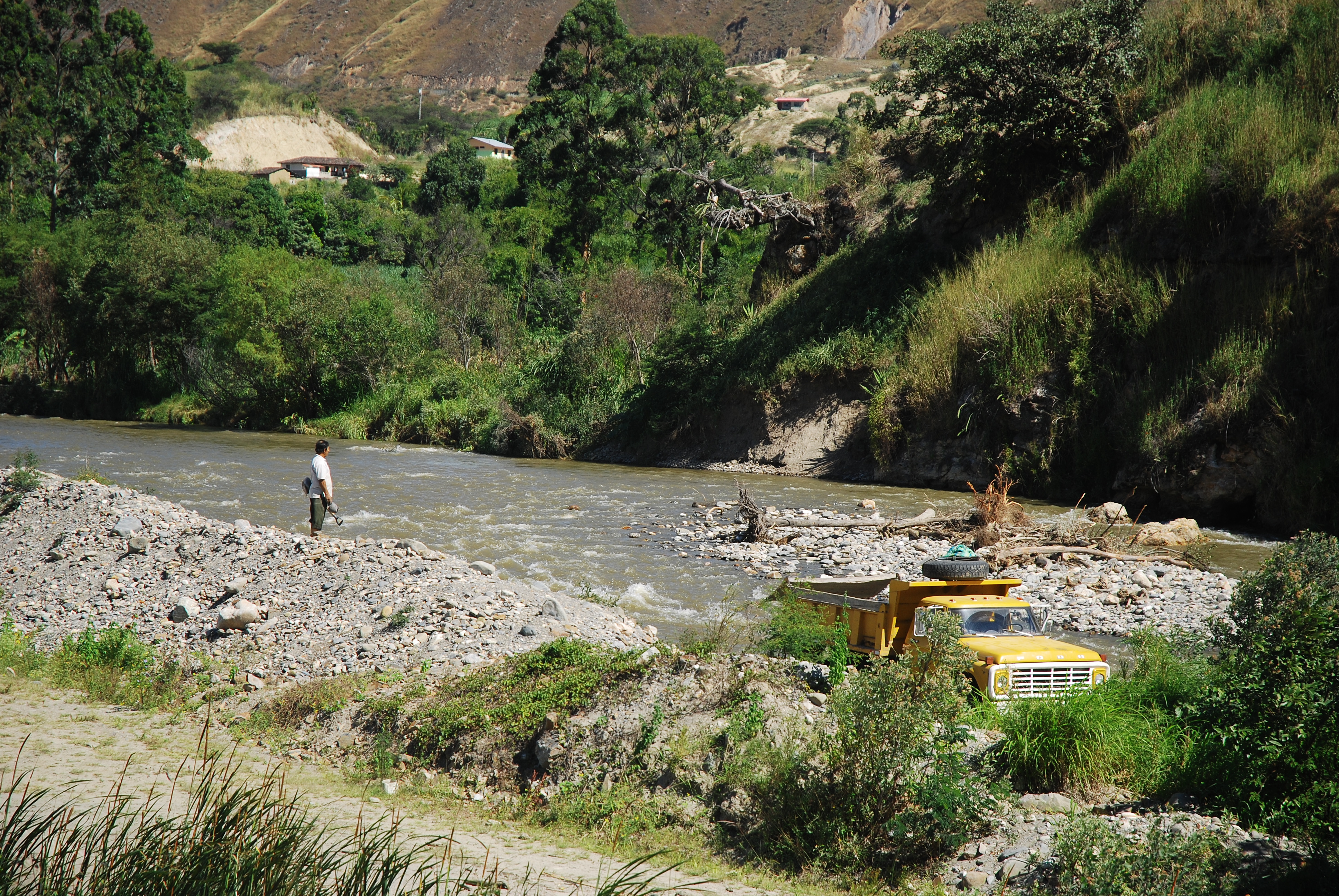 Harvesting rocks from the Vilcabamba River near the town of Quinara. Photo credit: Chris Hebdon