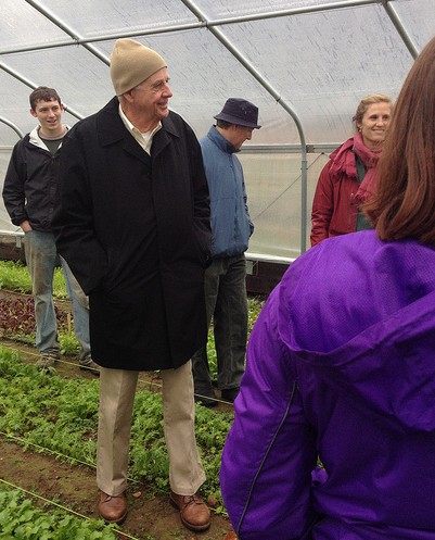 Wendell Berry listens to students describe the Seed to Salad program at the Yale Sustainable Farm Project. 