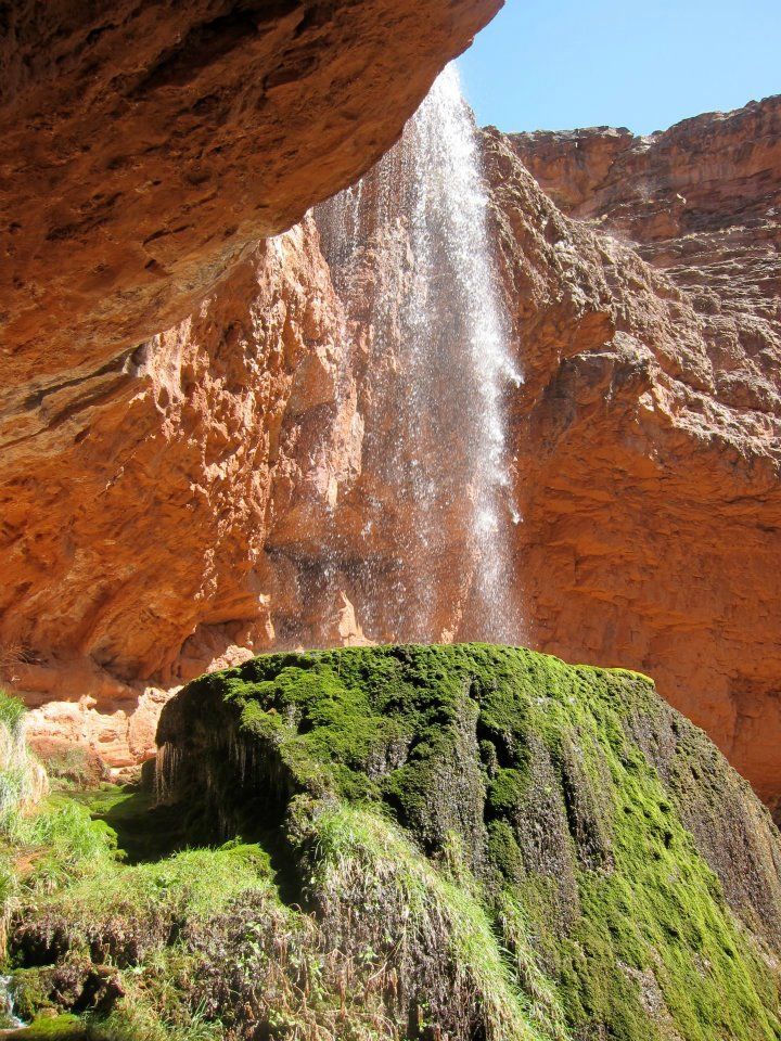 Ribbon Falls, a spectacular waterfall, eventually feeds into the Bright Angel Creek. Its flow fluctuates widely based on rainfall and snowmelt conditions. Photo by the author. 