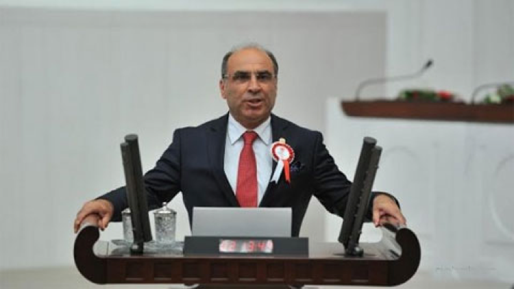 Erdin Bircan, Environmental Minister for The People’s Republican Party, delivers remarks on Turkey’s position on the 2016 EPI at a press conference (Image Credit: Gerçek Gündem)