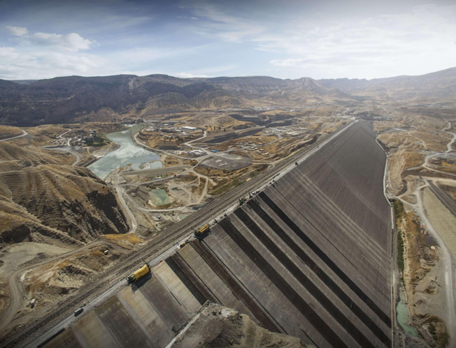 Ilısu Dam will eventually generate 3.833 GWh of hydroelectric power, but it will also flood Hasankeyf, a 12,000-year-old settlement, under 200 feet of water and parch 670,000 ha of arable land downstream in Iraq. The Turkish government allowed construction of the Ilısu Dam to proceed without conducting an environmental impact statement. (Image Credit: Cengiz Inşaat) 